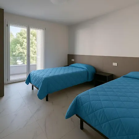 Super Modern Flat With Large Balcony In דירה *