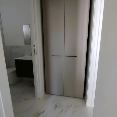 Super Modern Flat With Large Balcony In Apartman Bibione